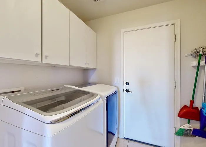 Hot Tub & Game Room: Poolside Paradise In Phoenix! Holiday home *